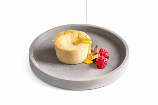 Coulant frío de queso manchego, de textura cremosa y sabor intenso.