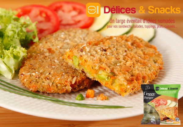 Deliciosa hamburguesa vegana elaborada a base de verduras (zanahoria, cebolla, guisantes…) y cereales (avena, trigo, centeno…). Lista para servir en pocos minutos.