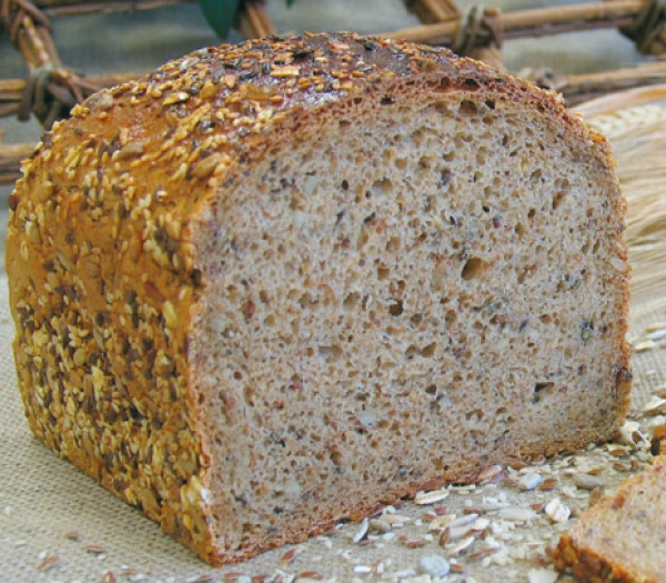 Ein lockeres, saftiges Weizenmischbrot mit kräftigem Geschmack und vielen Ballaststoffen, hergestellt mit 3- Stufen- Natursauerteig.