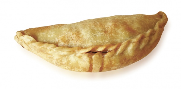 Tipica empanada mallorquina en forma de media luna rellena de frescas y deliciosas verduras.