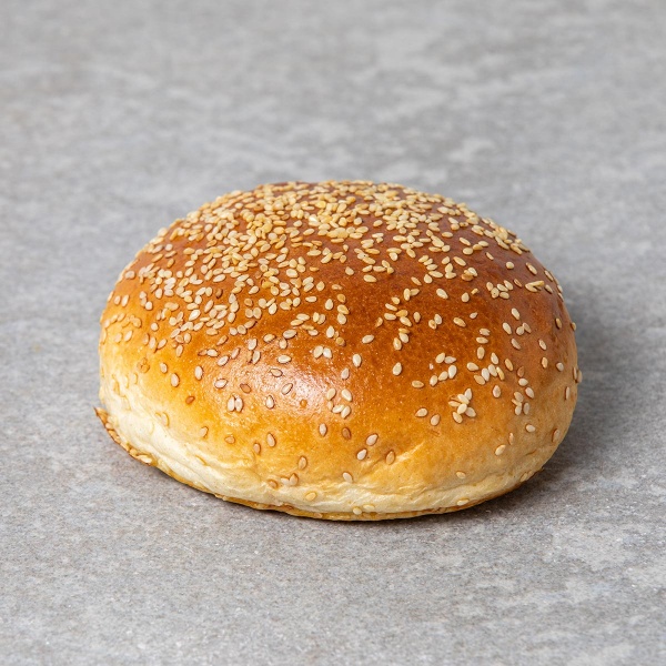 Pan de mantequilla con semillas de sésamo blanco de la mejor calidad posible. Muy resistente y suave al tacto. ¡Pruébenla echándole cualquier cosa en su interior!