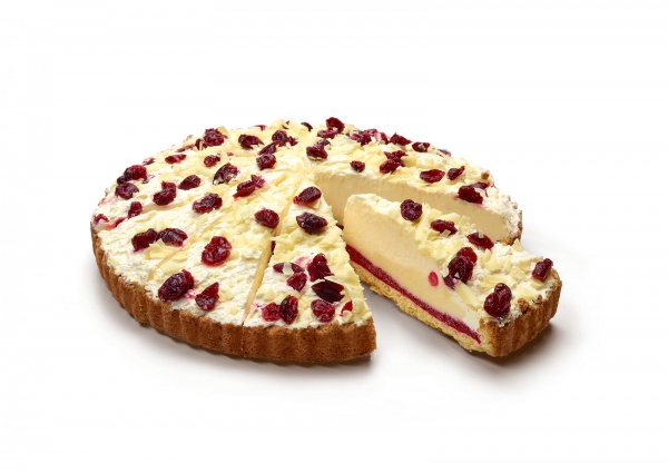 Dieser Kuchen repräsentiert die perfekte Kombination aus Keks, frischen Heidelbeeren und cremiger 
Weisse-Schoko. Die Oberfläche wird mit Schokoraspeln und Johannisbeeren dekoriert.