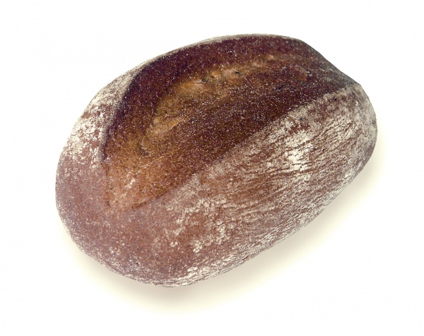 Ein echtes Roggenbrötchen in ovaler Form, hergestellt aus einem kräftigen Roggenmischteig und 3-Stufen- Natursauerteig.